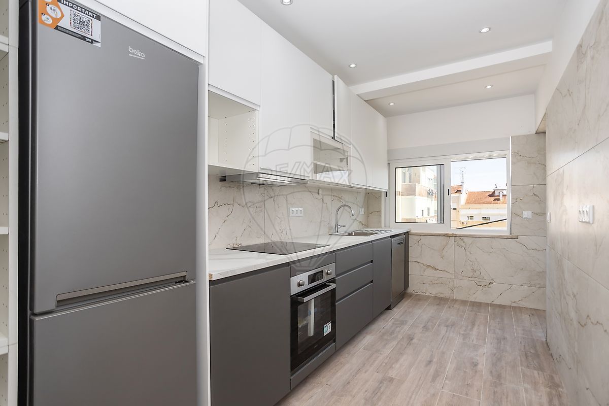 Apartamento T2 para arrendar em Almada