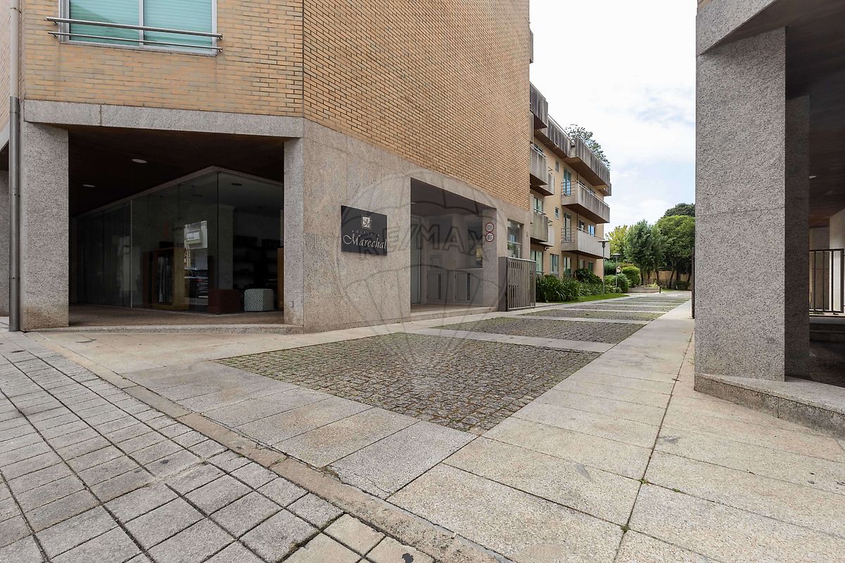 Apartamento T5 à venda em Porto