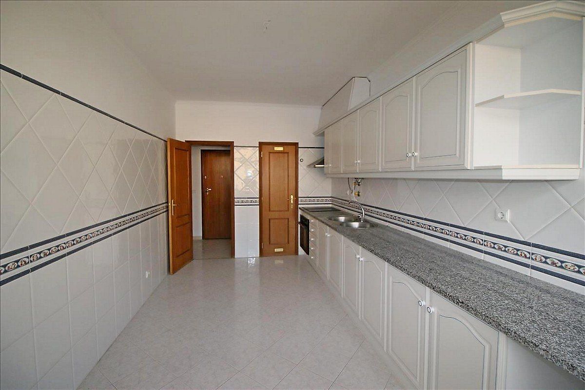 Apartamento T4 à venda em Santarém (Marvila), Santa Iria da Ribeira de Santarém, Santarém (São Salvador) e Santarém (São Nicolau), Santarém — foto 2