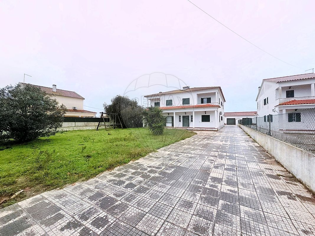 Moradia T5 para arrendamento