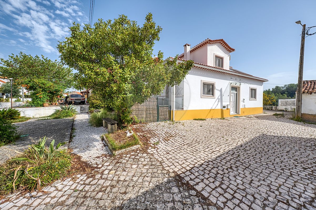 Moradia T3 - Achete, Azoia de Baixo e Póvoa de Santarém, Santarém, Santarém