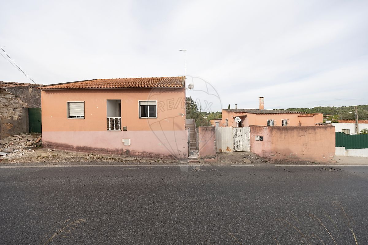 Moradia T4 em Vale de Santarém, €265.000