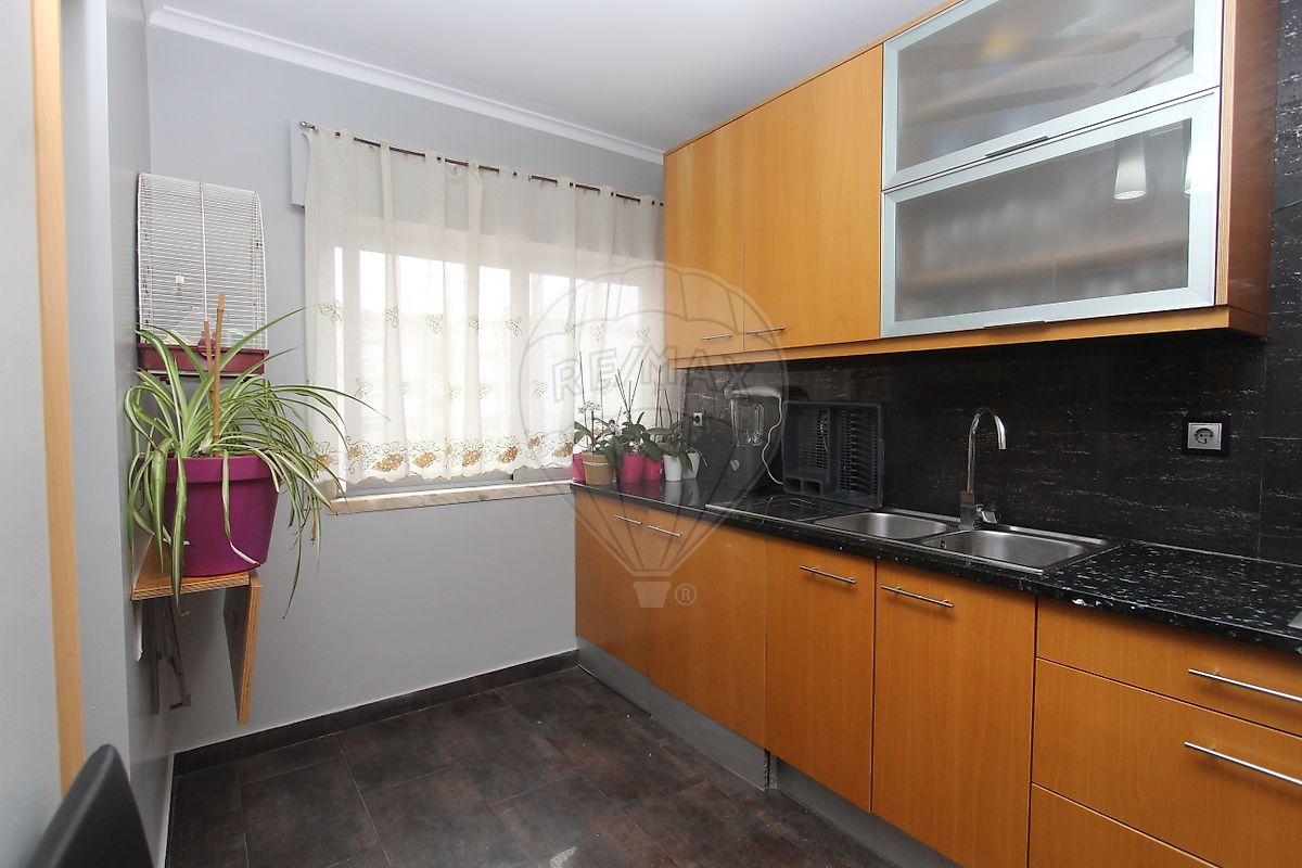 Apartamento T2 à venda em Queluz de Baixo