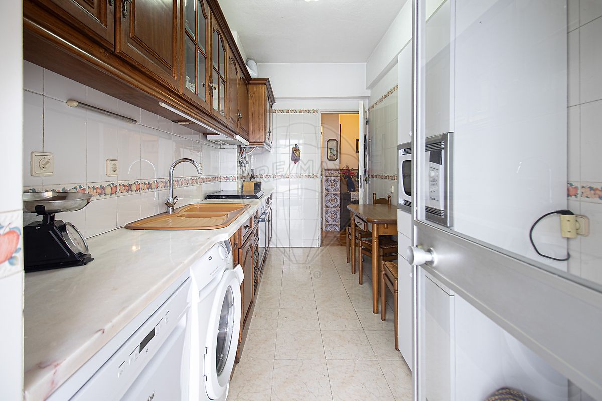 Apartamento T2 à venda em Amadora