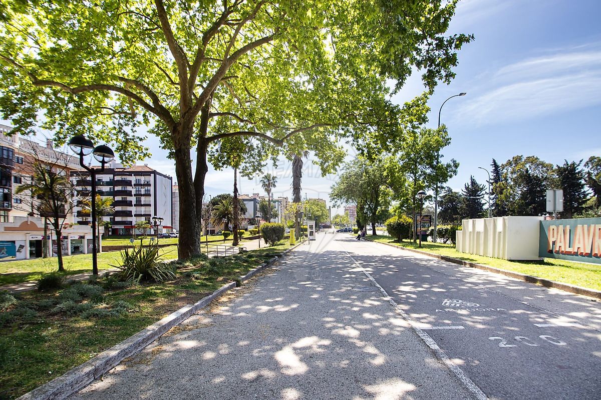 Apartamento T3 à venda em Amadora