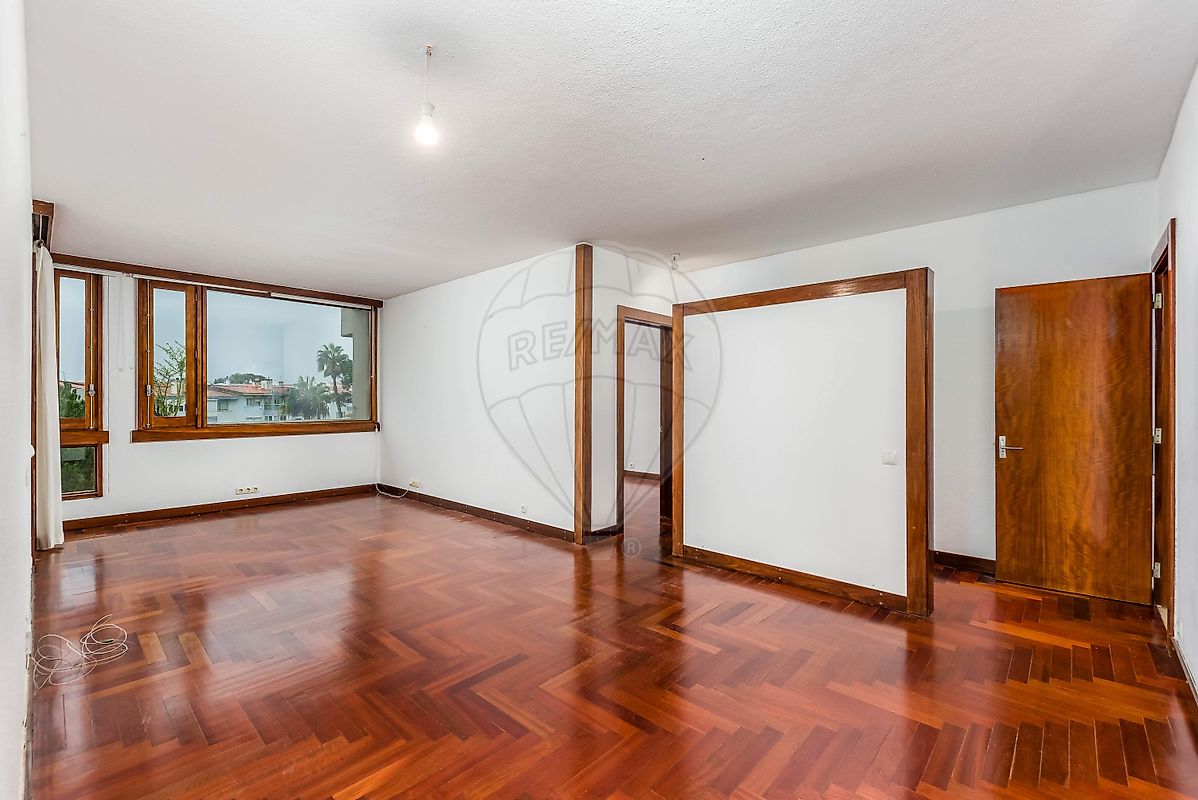 Apartamento T3 à venda em Amadora