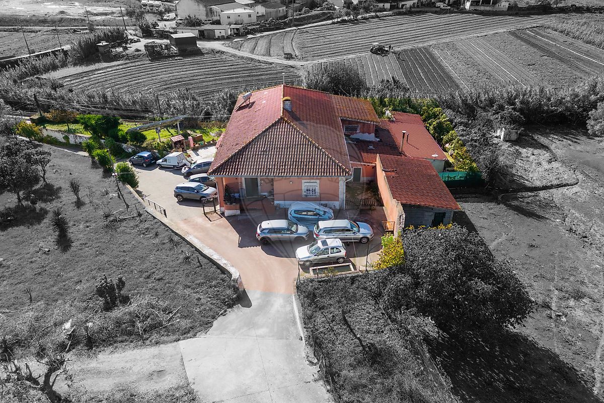 Moradia T14 à venda em Loures