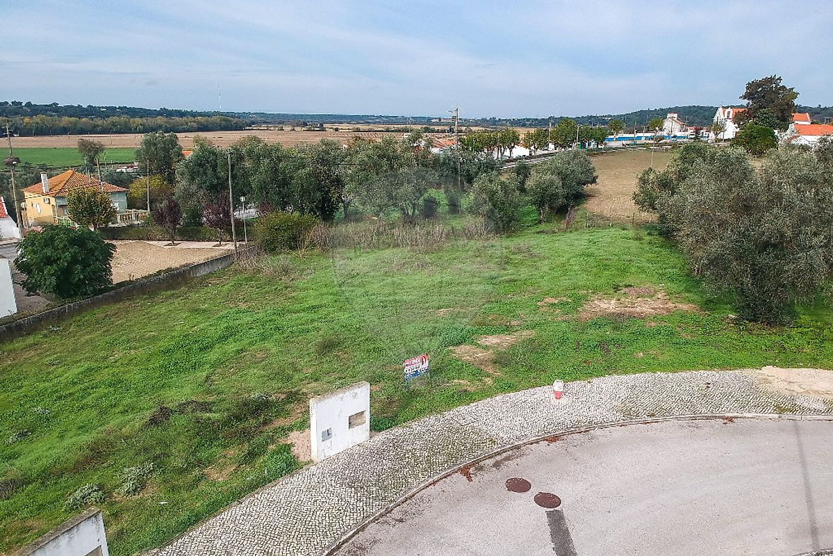Land for sale in Benavente, Portugal — €90,000
