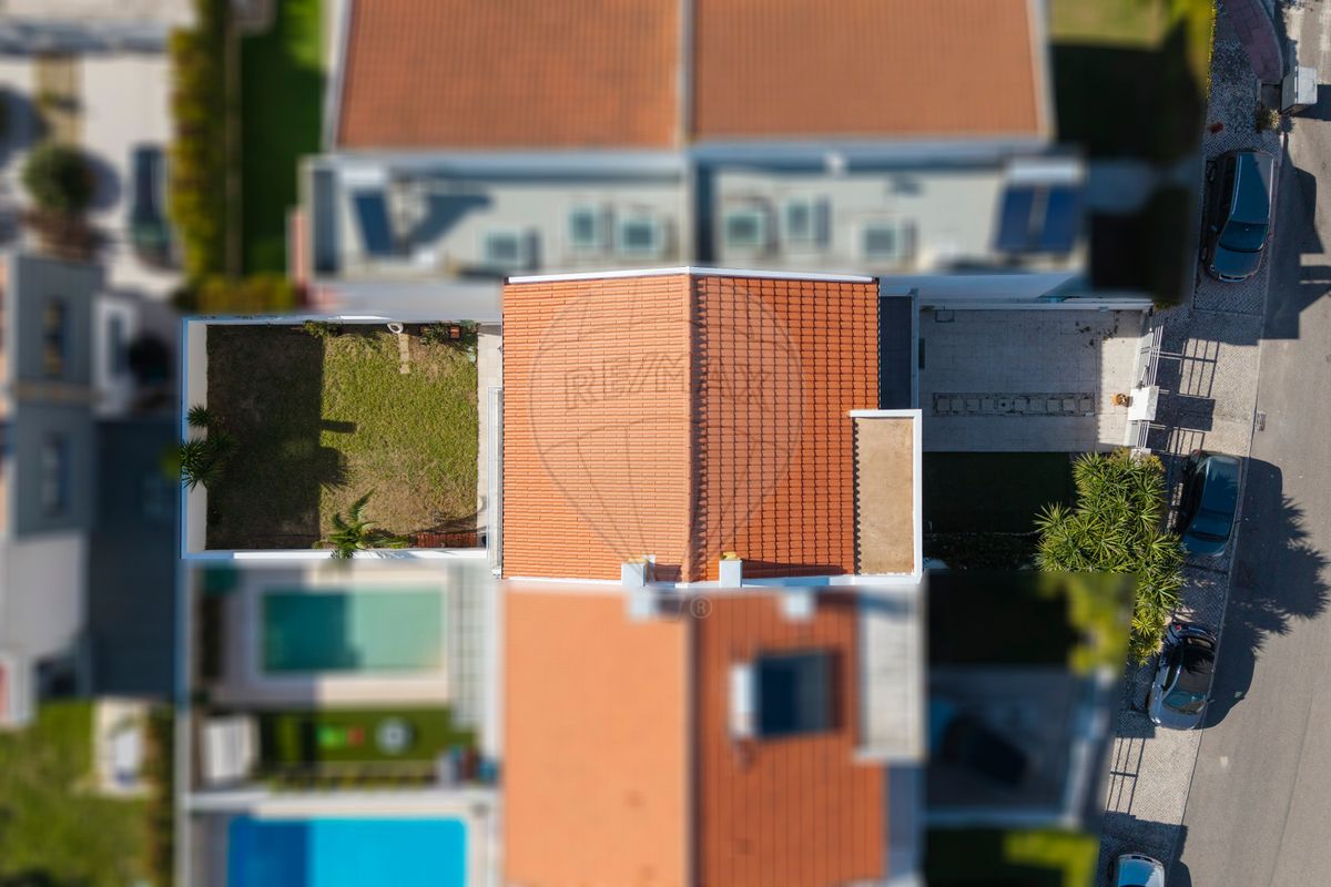 120521562-10