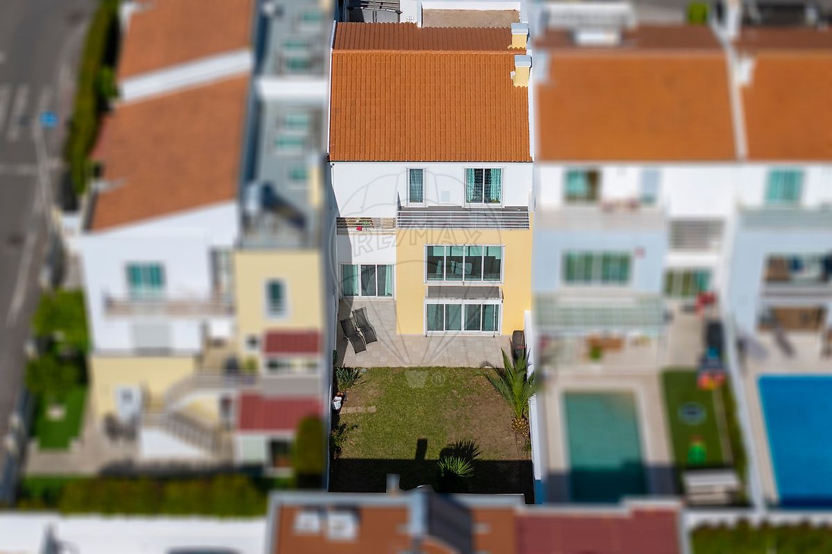 120521562-10