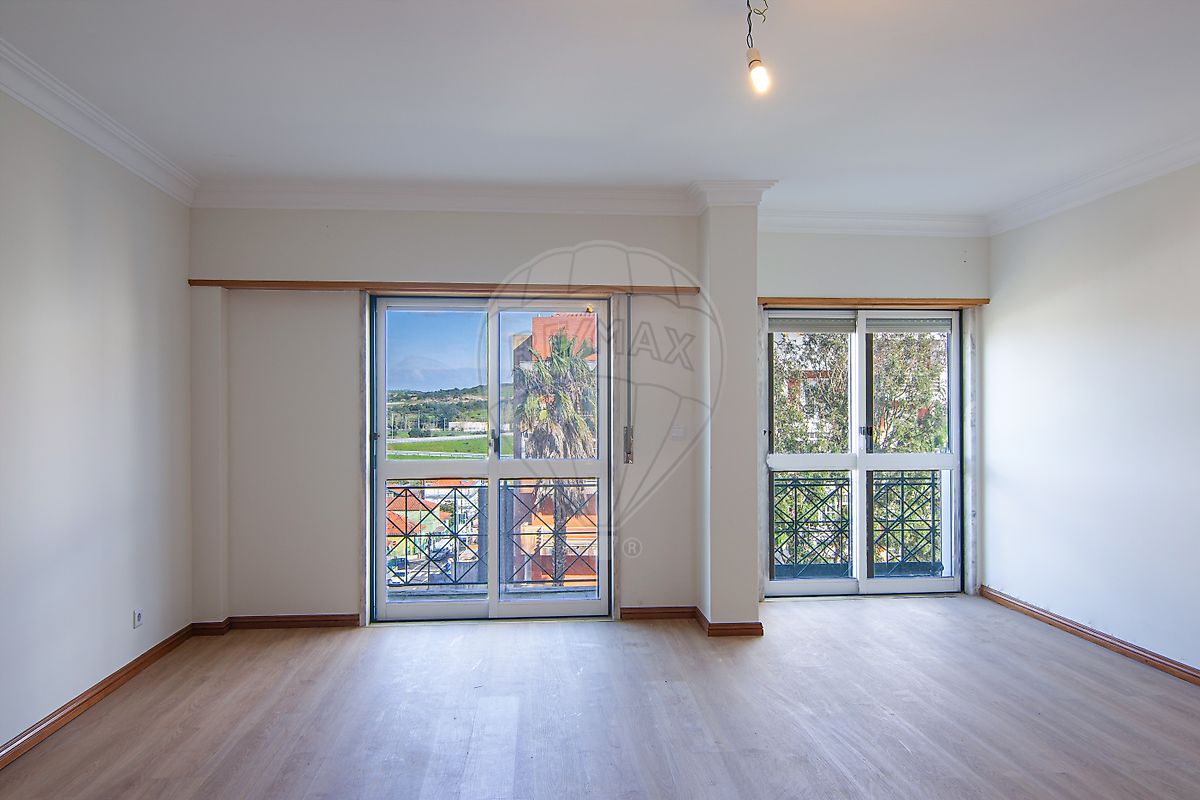 Apartamento T2 para arrendar em Sintra