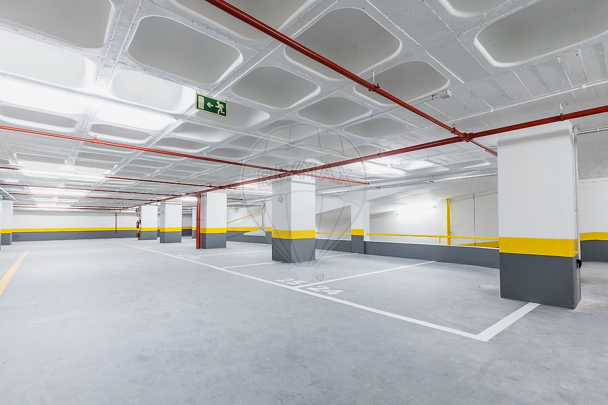 Garagem à venda em Lisboa