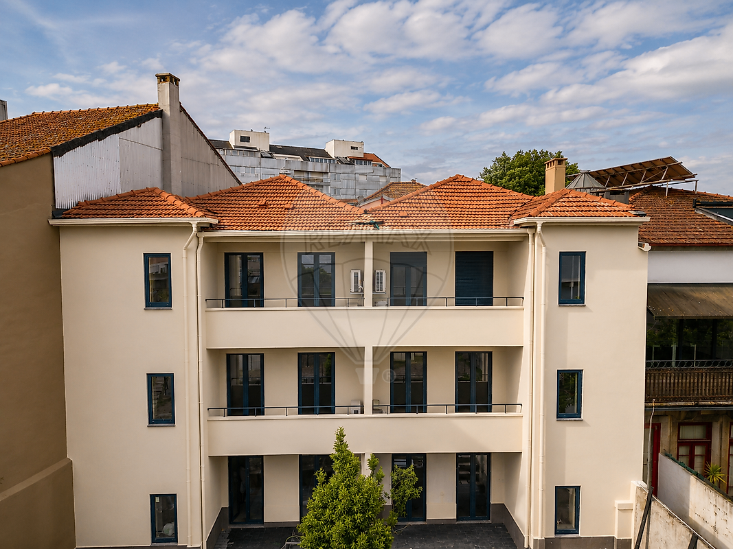 Apartamento T6 à venda em Porto