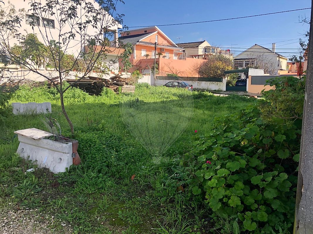 Land for sale in Loures, Portugal — €145,000