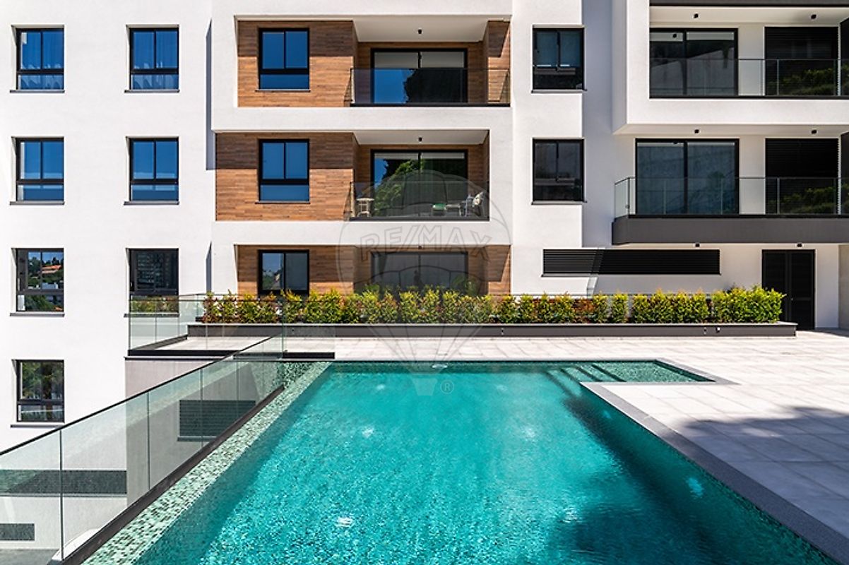 Duplex T5 à venda em Funchal