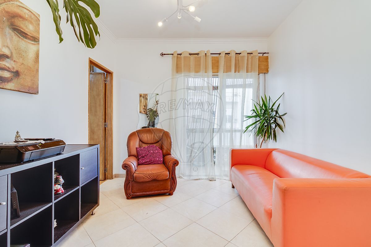 Apartamento T3 à venda em Amadora