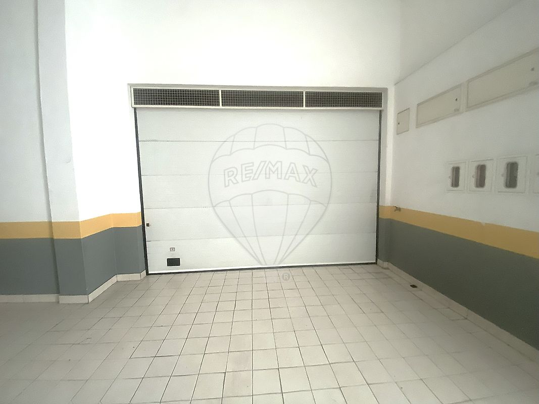 Garagem à venda em Sintra