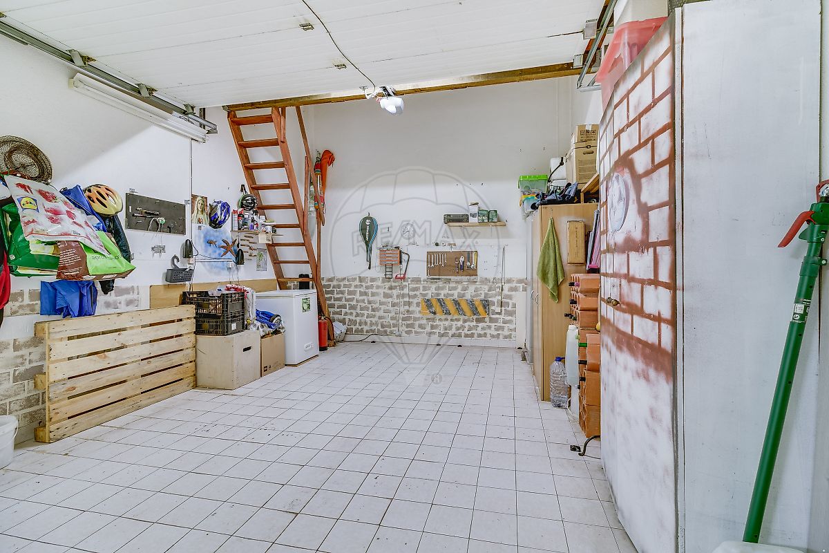 Garagem à venda em Sintra