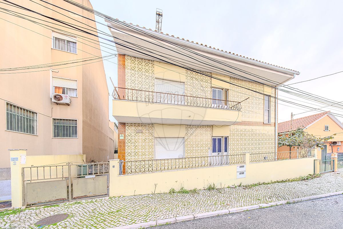 Moradia T6 à venda em Loures