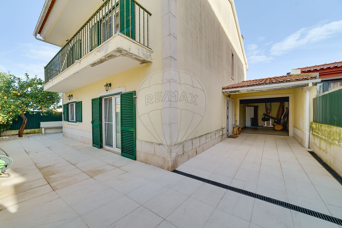 Moradia T4 à venda em Odivelas