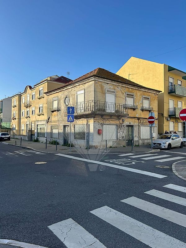 Prédio à venda em Amadora