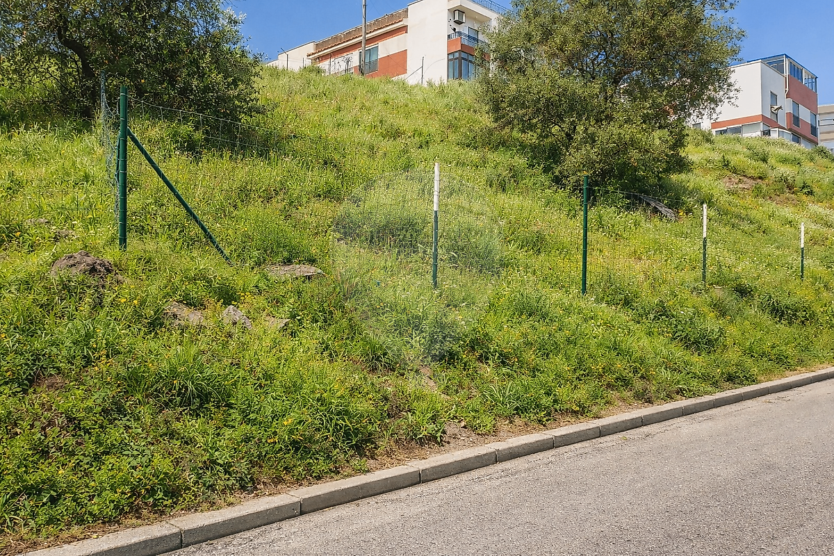 Terreno à venda em Amadora