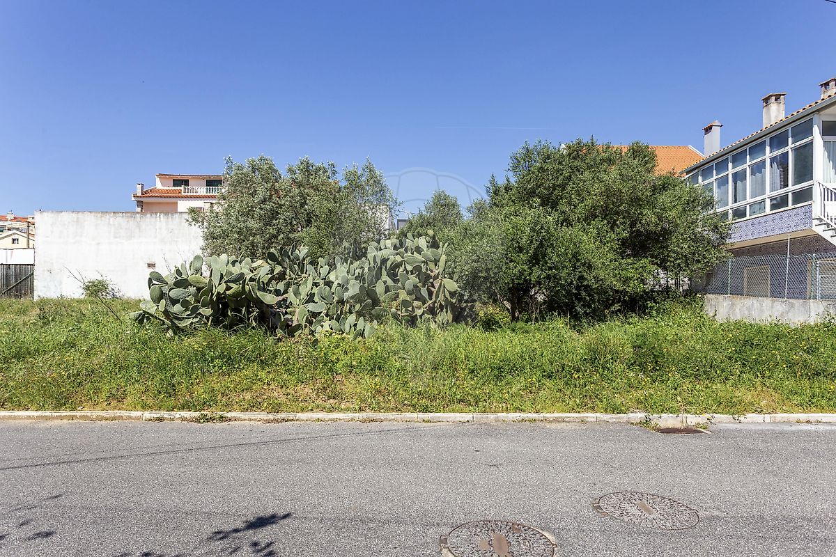Terreno à venda em Loures