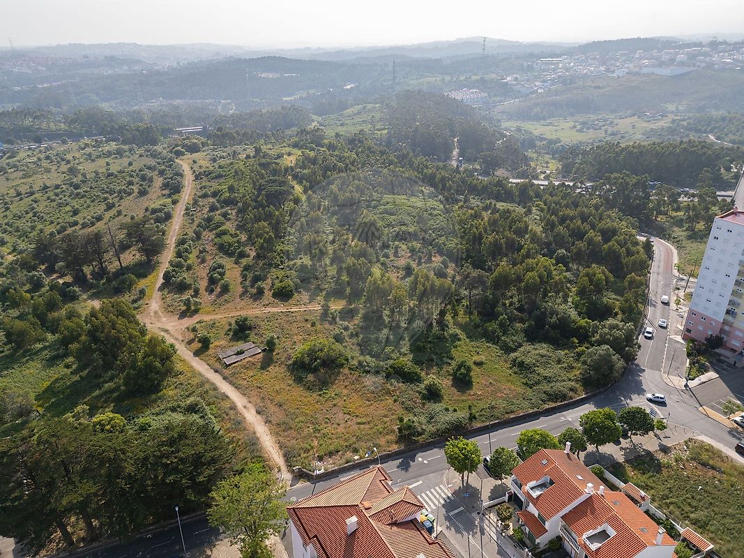 Terreno à venda em Amadora