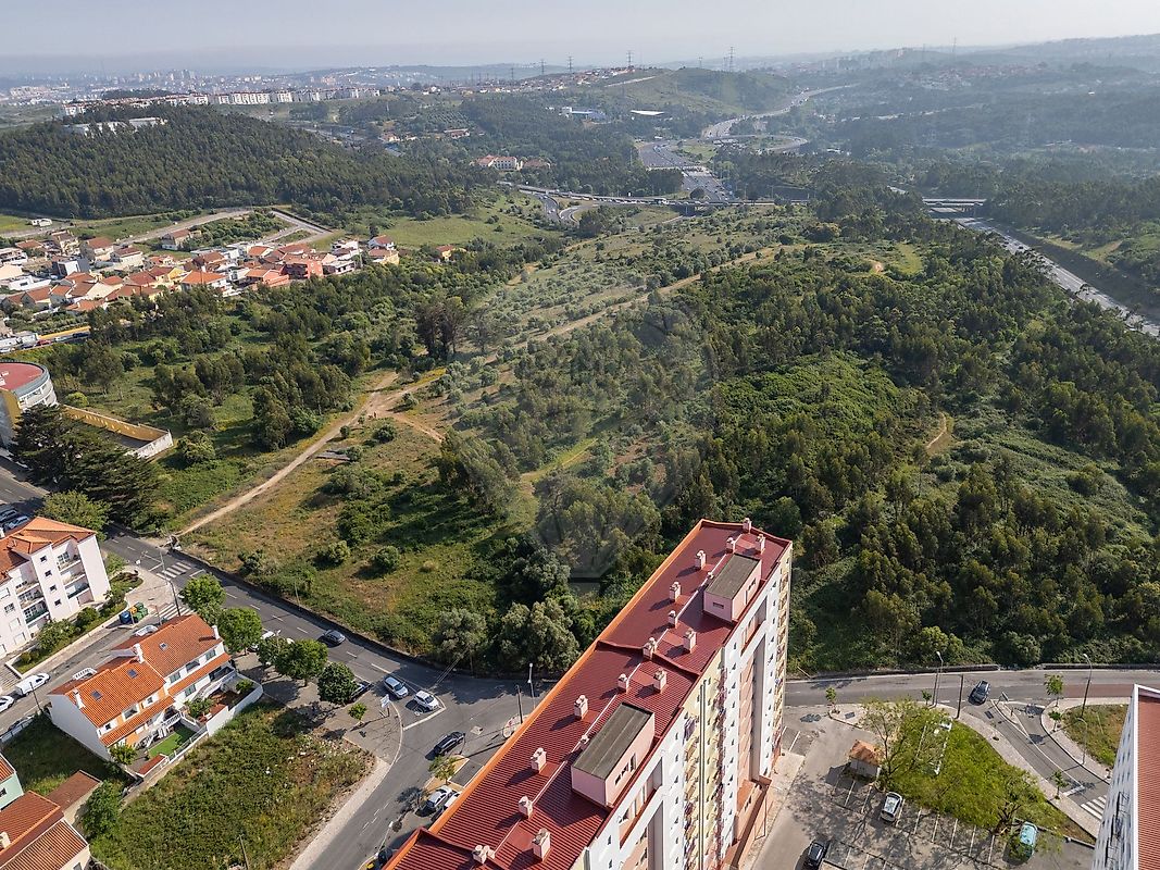 Terreno à venda em Amadora