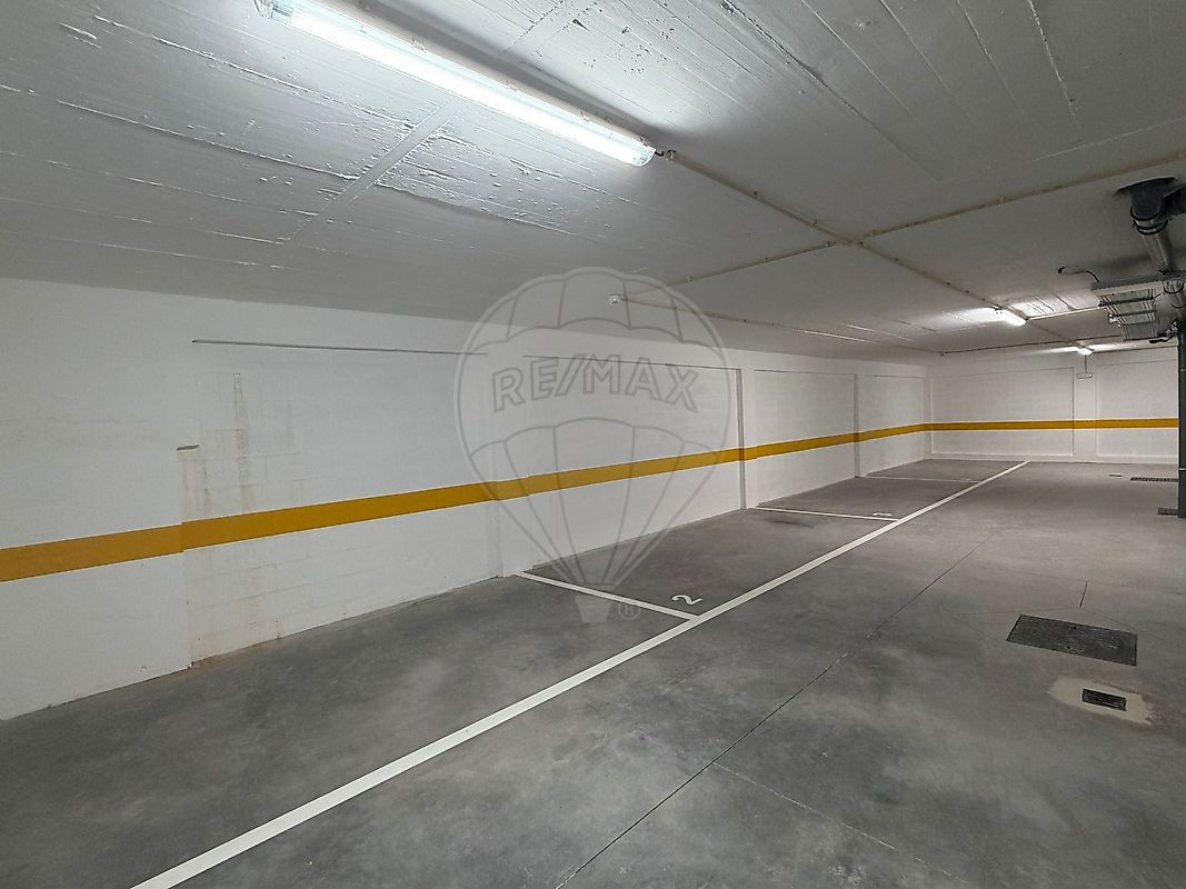 Garagem - Santo António dos Cavaleiros e Frielas, Loures, Lisboa