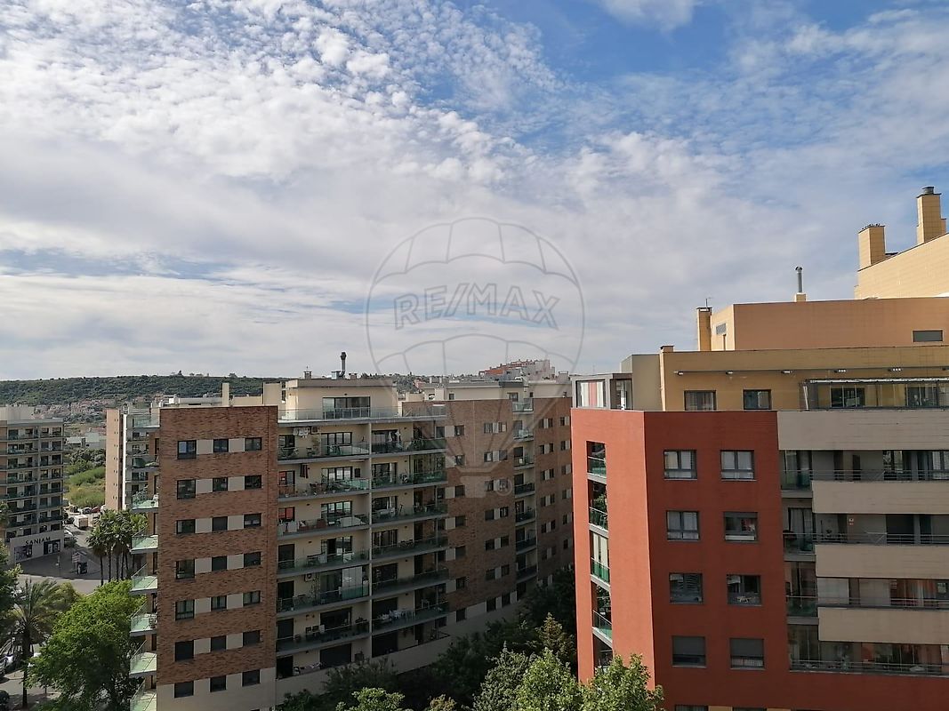 Apartamento T2 para arrendar em Odivelas