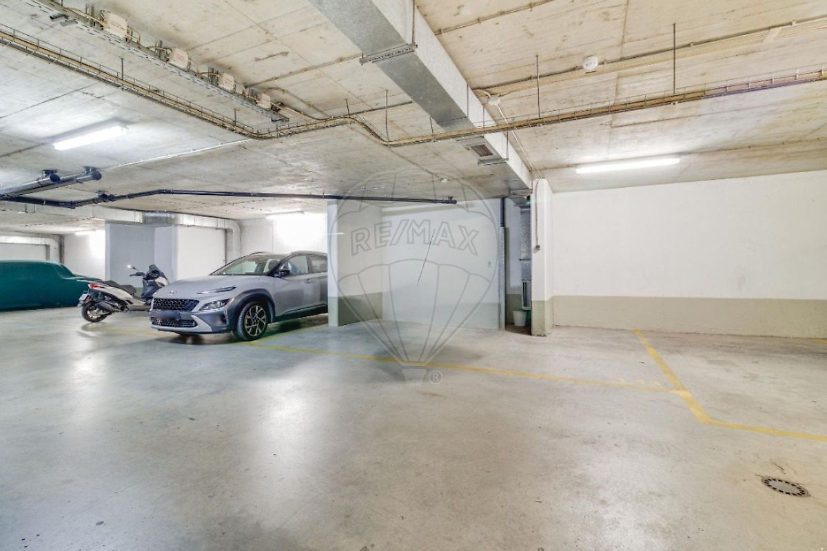 Garagem à venda em Lisboa