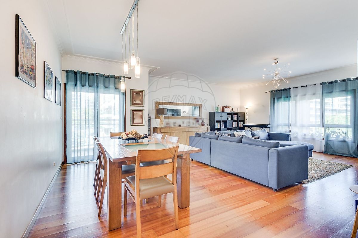 Apartamento T3 à venda em Loures