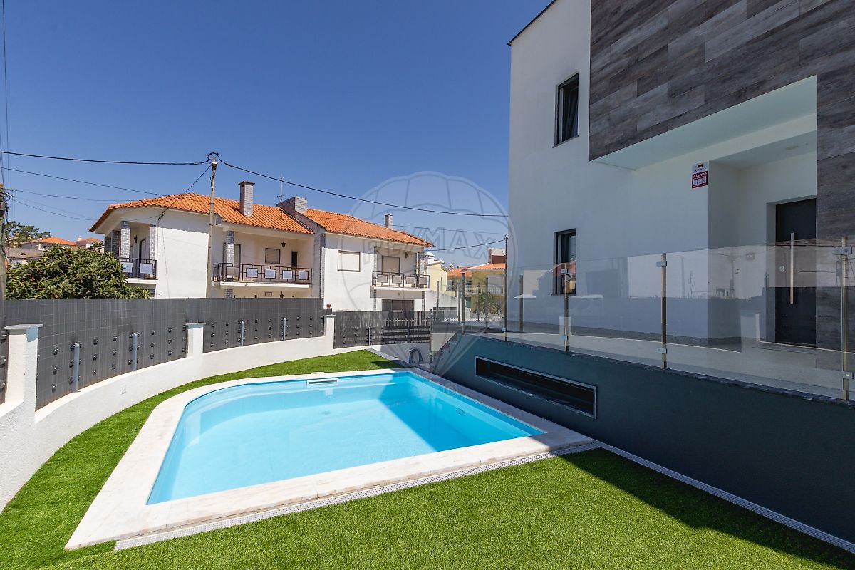 Apartamento T3 à venda em Almada