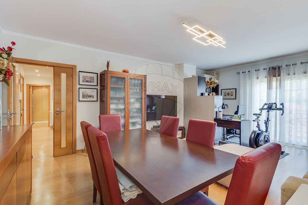 Apartamento T2 à venda em Amadora