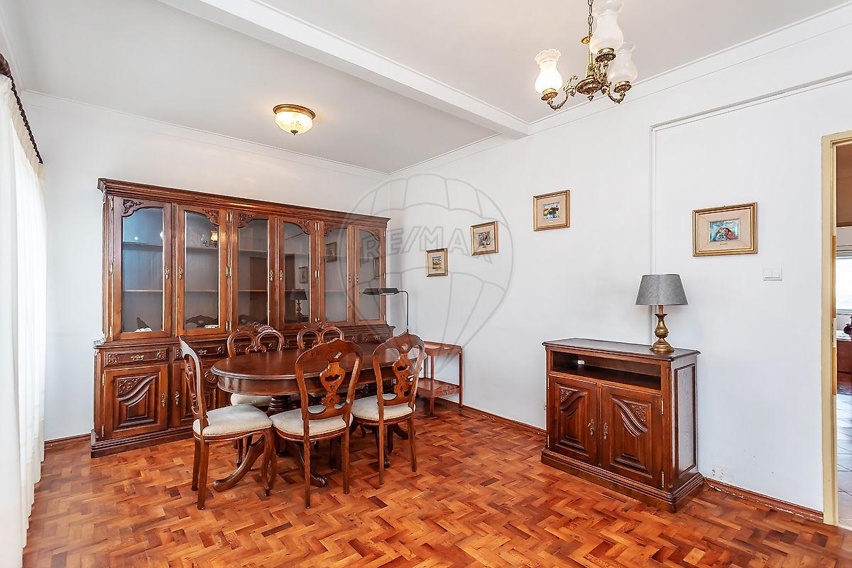 Apartamento T3 à venda em Amadora