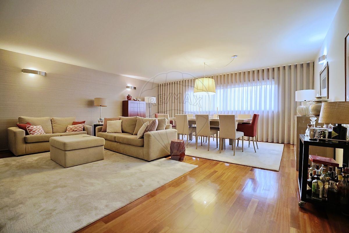 Apartamento T4 à venda em Porto