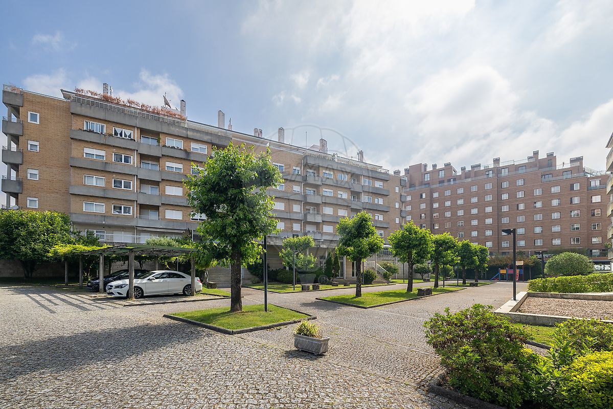 Apartamento T5 à venda em Porto