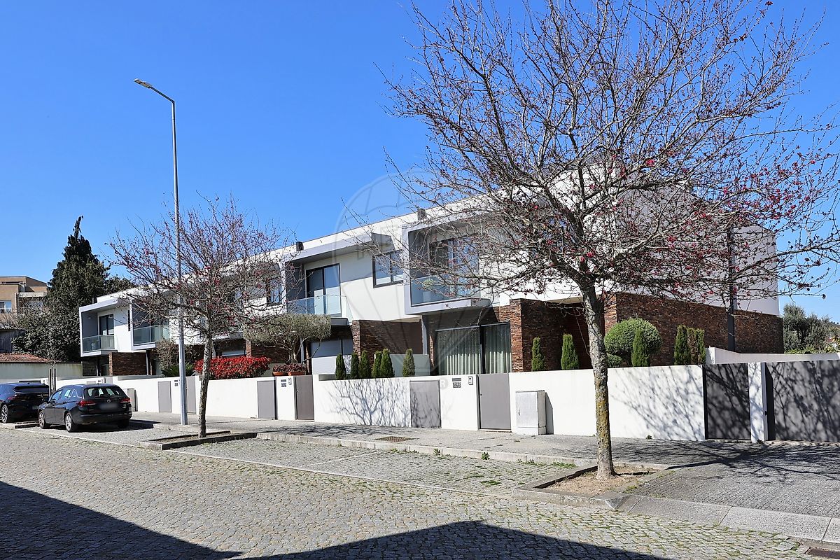 Moradia T4 à venda em Maia