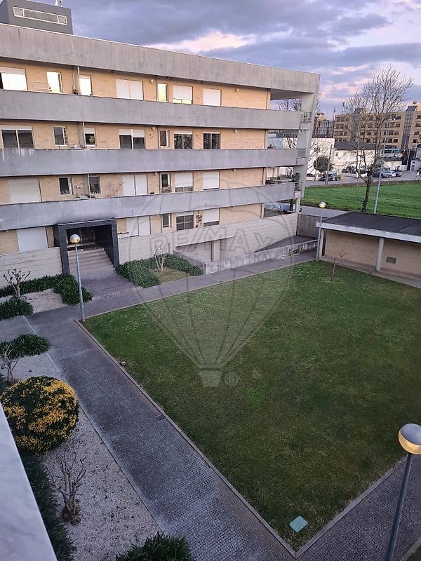 Apartamento T2 à venda em Maia
