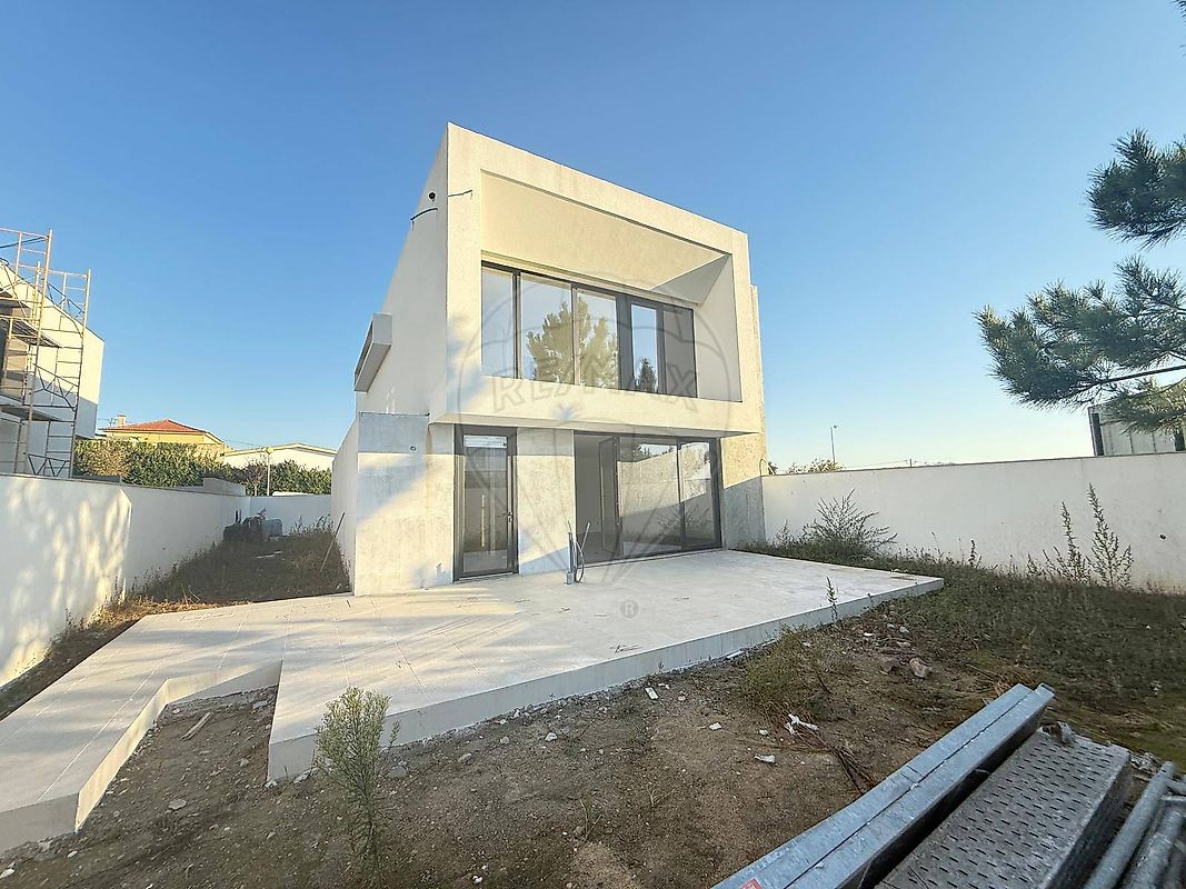 Moradia T4 à venda em Maia