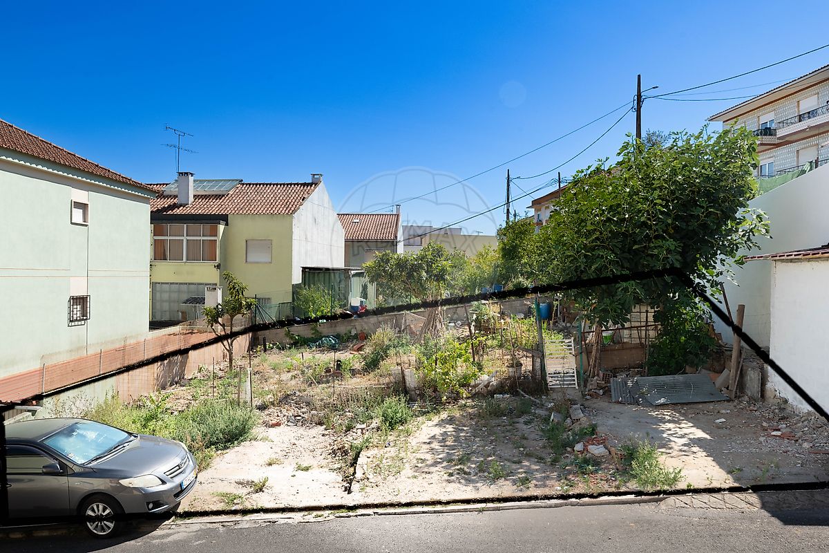 Terreno em Loures