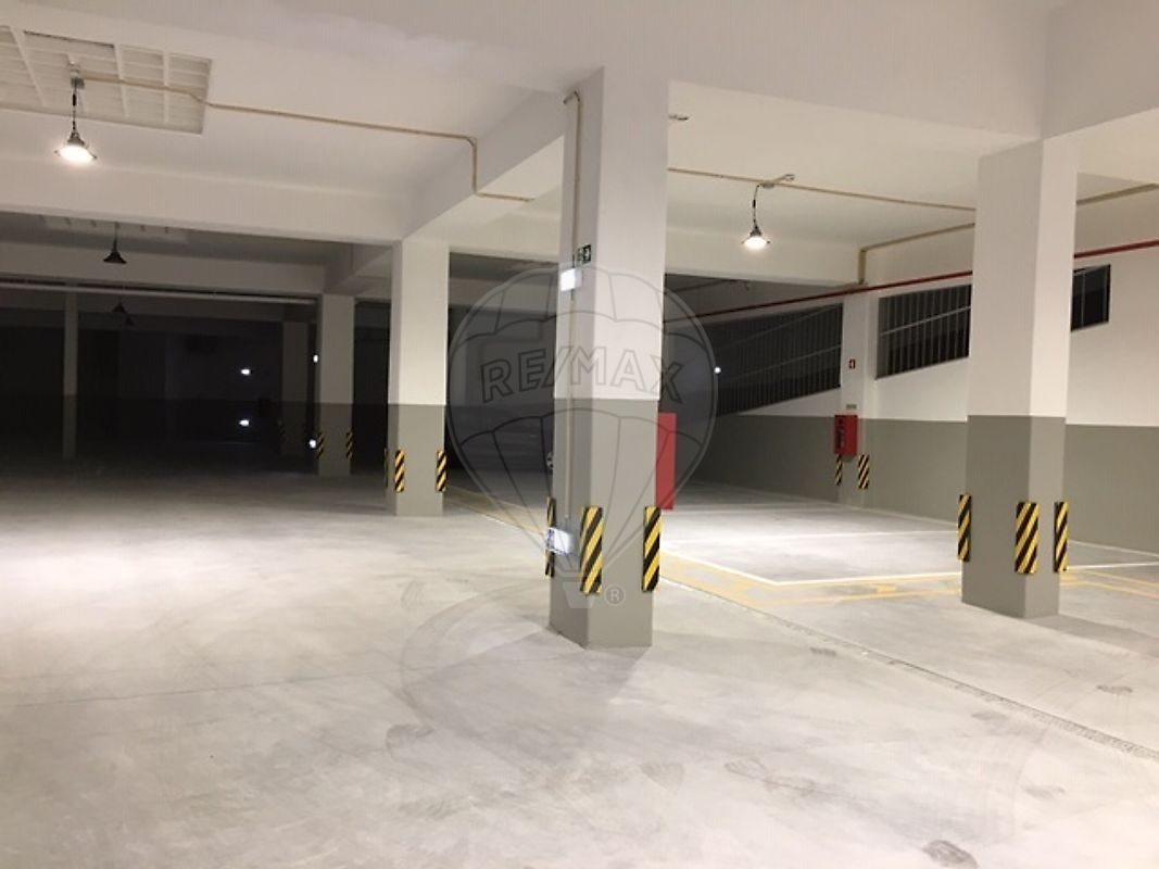 Garagem para arrendar em Lisboa