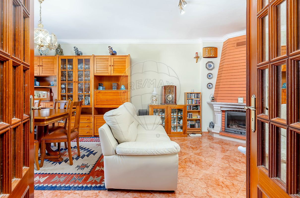 listing 120861121-371 picture-0