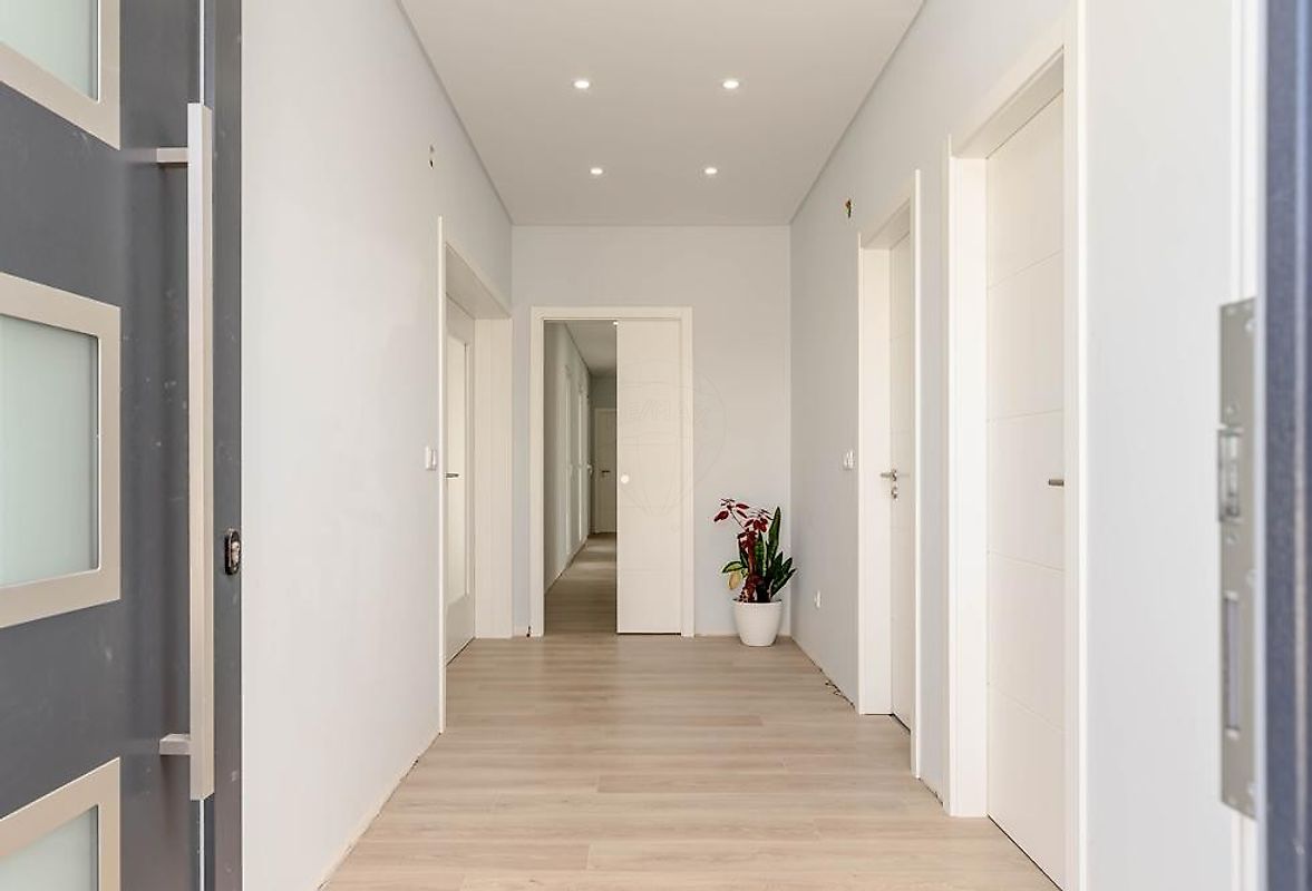 listing 120861106-376 picture-0