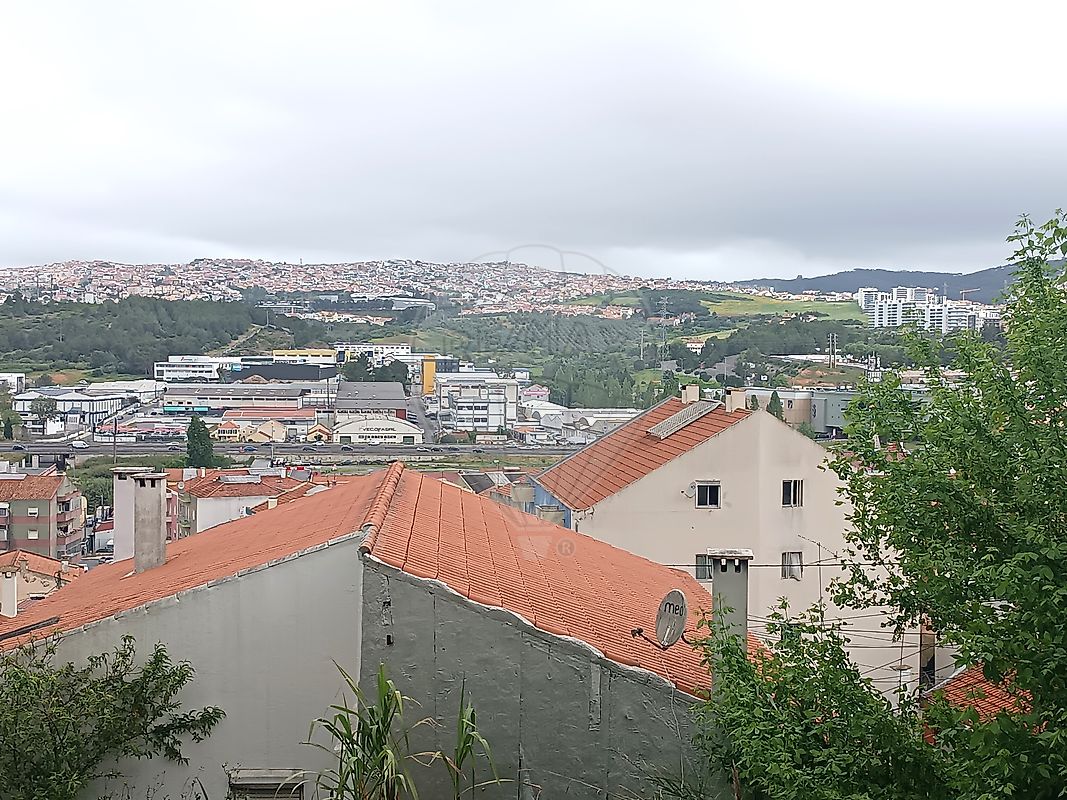 Moradia T12 à venda em Odivelas