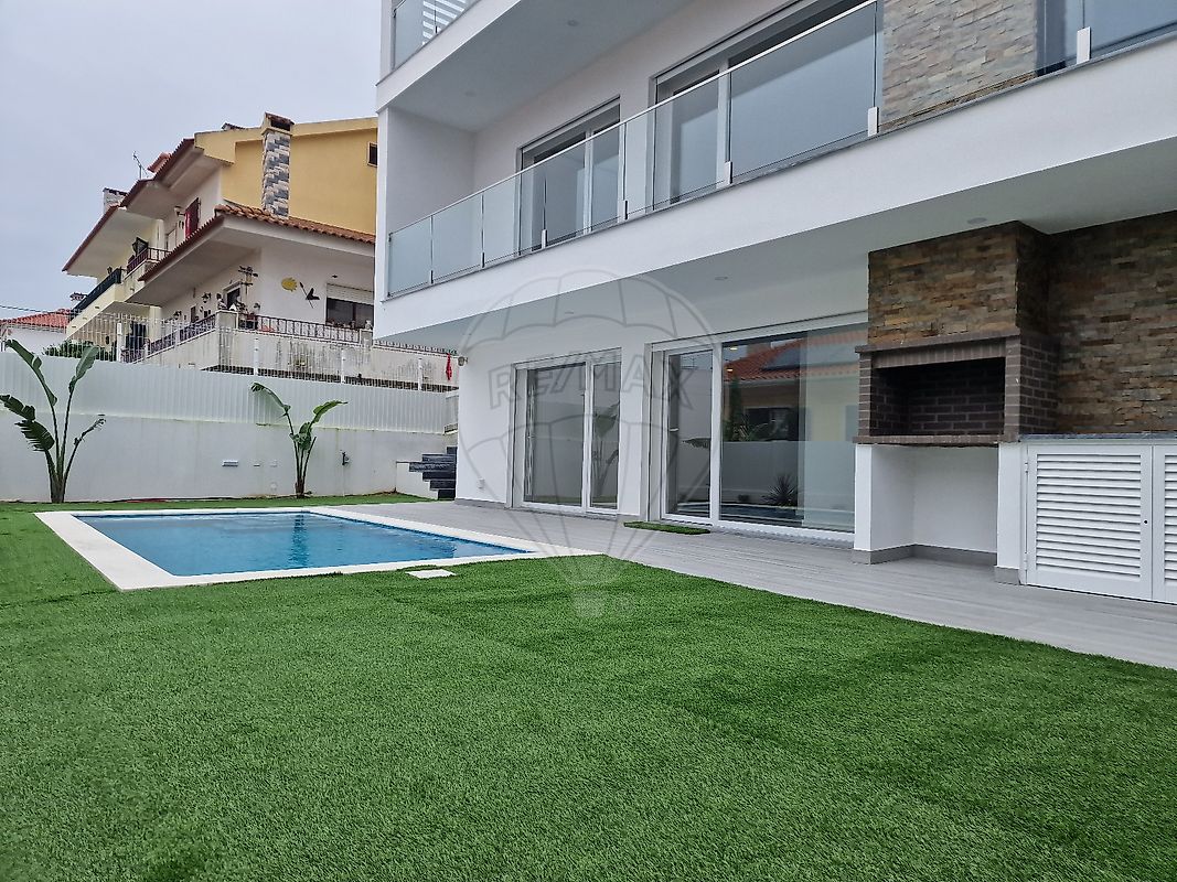 Moradia T4 para venda