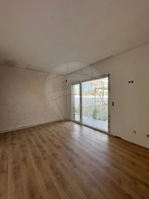 listing 120881160-300 picture-0