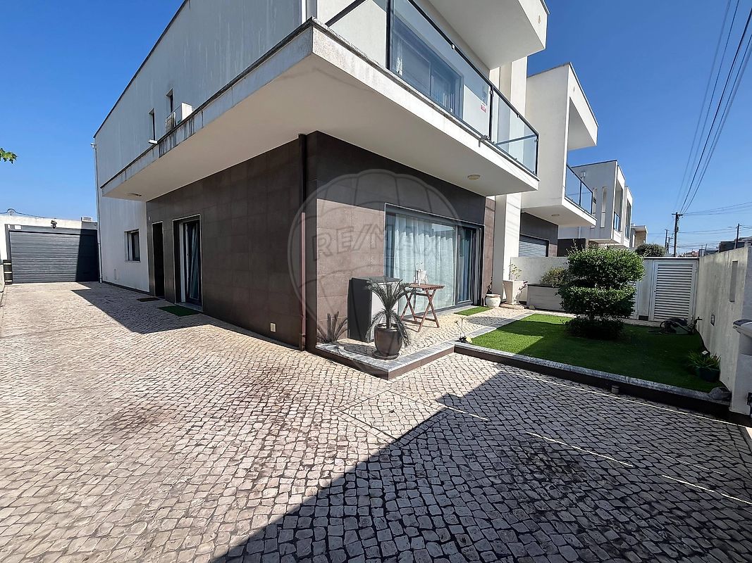 Moradia T4 para venda