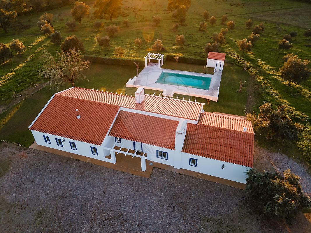 Moradia - Ameixial (Santa Vitória e São Bento), Estremoz, Évora